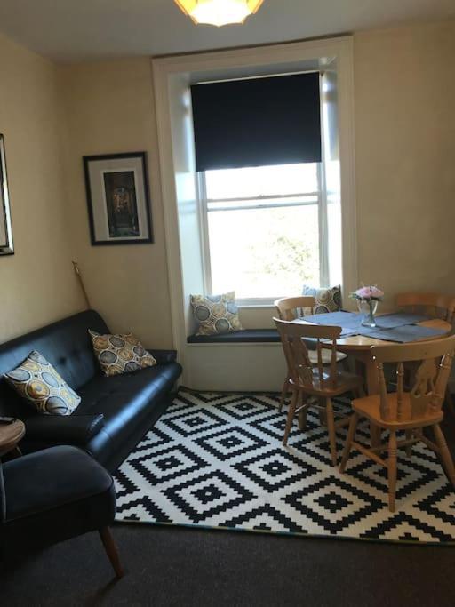 3 Bedrooms For Upto 6 Appartement